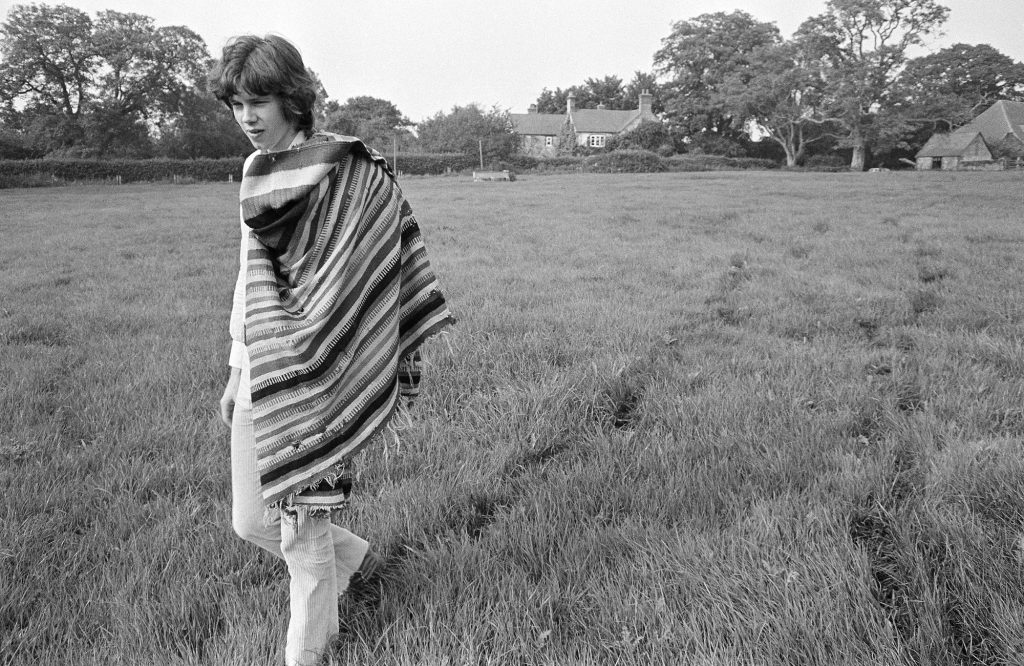 8.Nick-Drake.Walking-with-blankettif-1024x666