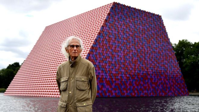 112576183_christo1