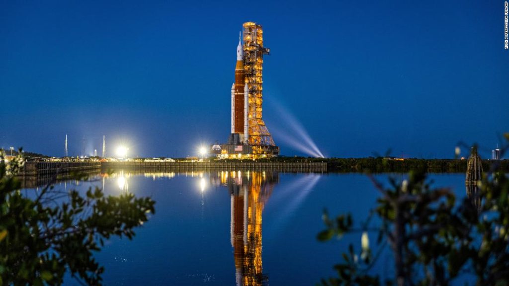 La NASA lleva el cohete lunar gigante Artemis I a la plataforma de lanzamiento