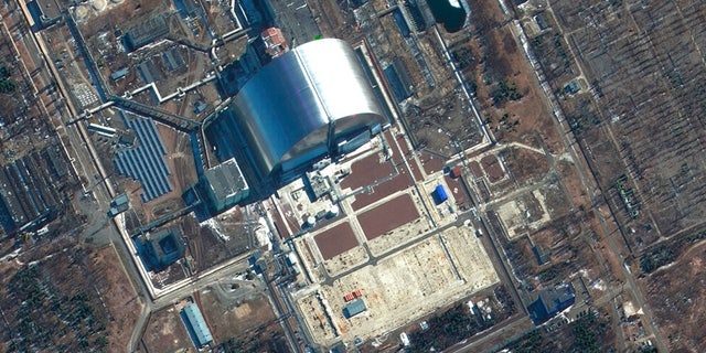 Esta imagen satelital proporcionada por Maxar Technologies muestra un primer plano de las instalaciones nucleares de Chernobyl en Ucrania, durante la invasión rusa, el jueves 10 de marzo de 2022.