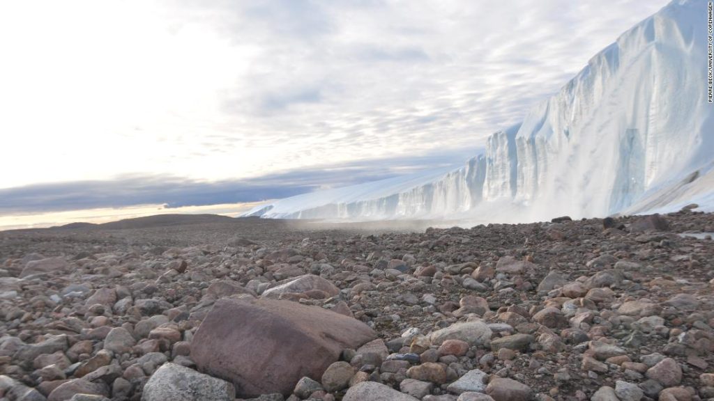 El descubrimiento de un enorme cráter de meteorito bajo el hielo de Groenlandia es mucho más antiguo de lo que se pensaba