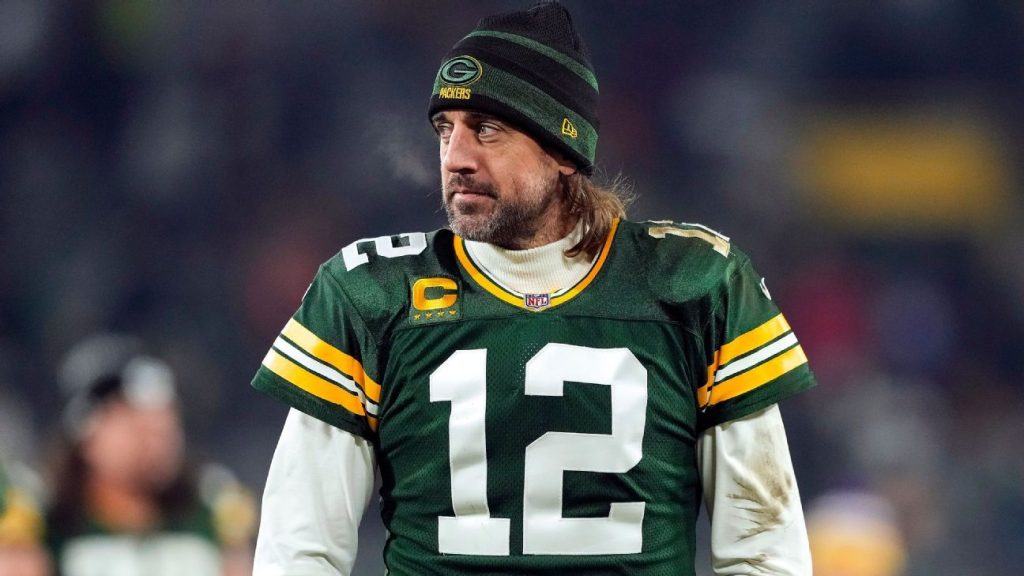 El gerente general de los Green Bay Packers, Brian Gutekunst, dice que no recibe ofertas comerciales de otros gerentes generales por Aaron Rodgers