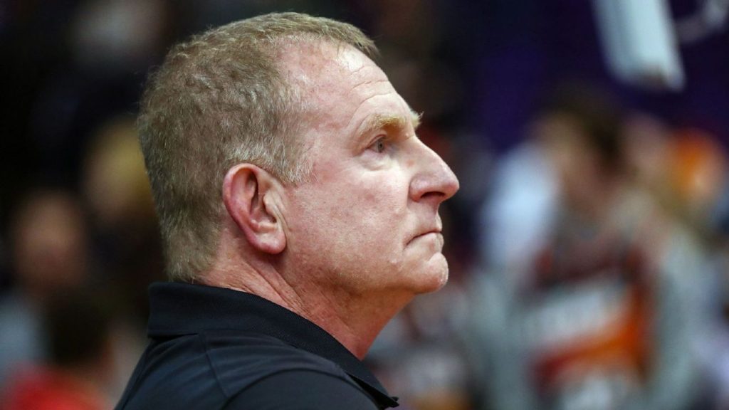 El pastor Al Sharpton pide a la NBA que ponga fin a la investigación de los Phoenix Suns y elimine al propietario Robert Sarver