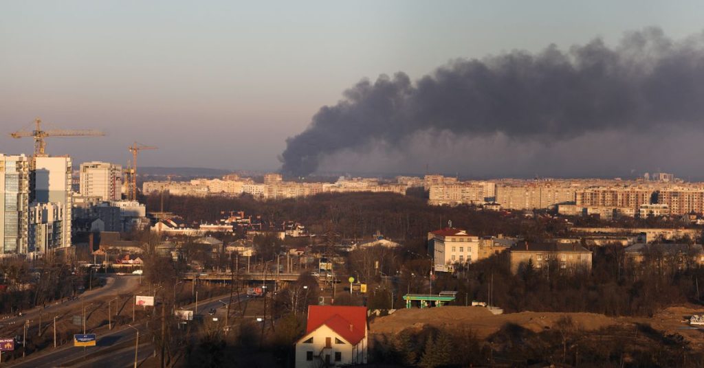 Misiles rusos golpean Lviv |  Reuters