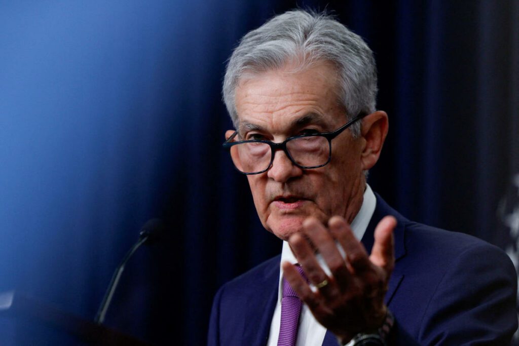 Los inversores esperan para ver si la Fed todavía espera tres recortes de tipos en 2024