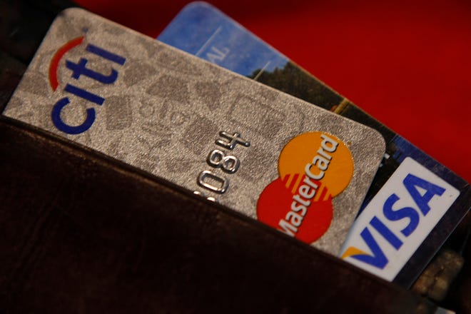 Tarjetas de crédito en una billetera en Washington el 21 de febrero de 2010.