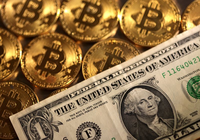 El dólar estadounidense se desliza antes del discurso de Powell, Bitcoin reanuda el repunte