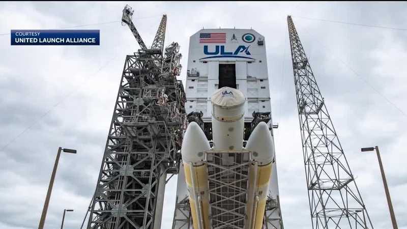 Un cohete Delta IV Heavy está listo para su lanzamiento final desde Cabo Cañaveral