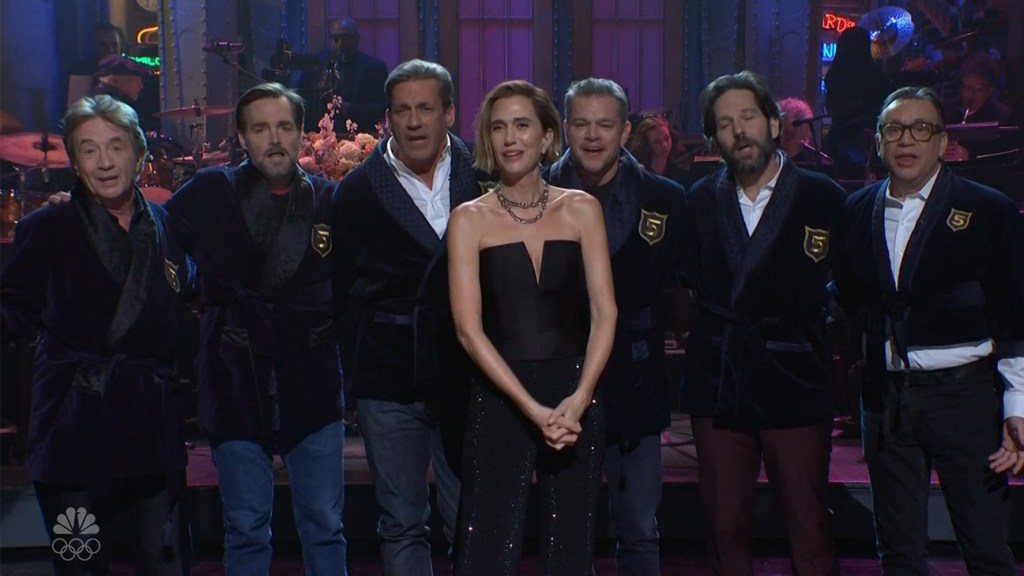 Kristen Wiig fue recibida en el SNL Five-Timers Club por Ryan Gosling y Paul Rudd