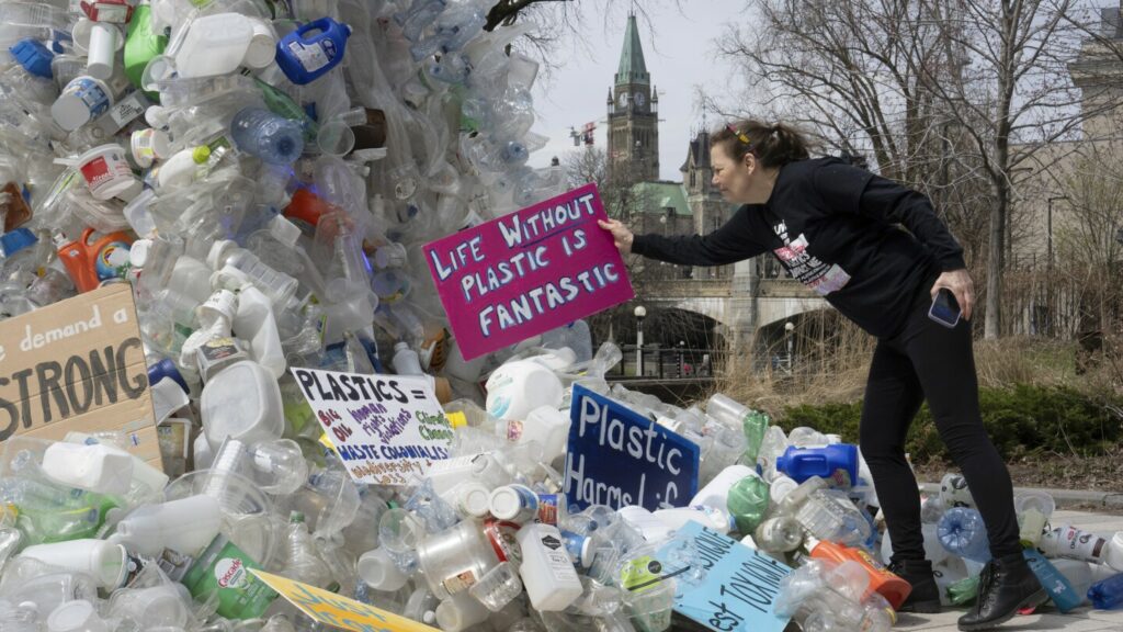 Avanzan las conversaciones sobre un tratado para poner fin a la contaminación plástica