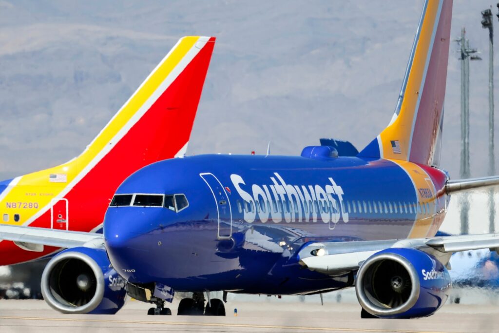 El capó de un avión de Southwest Airlines se desprende durante el despegue