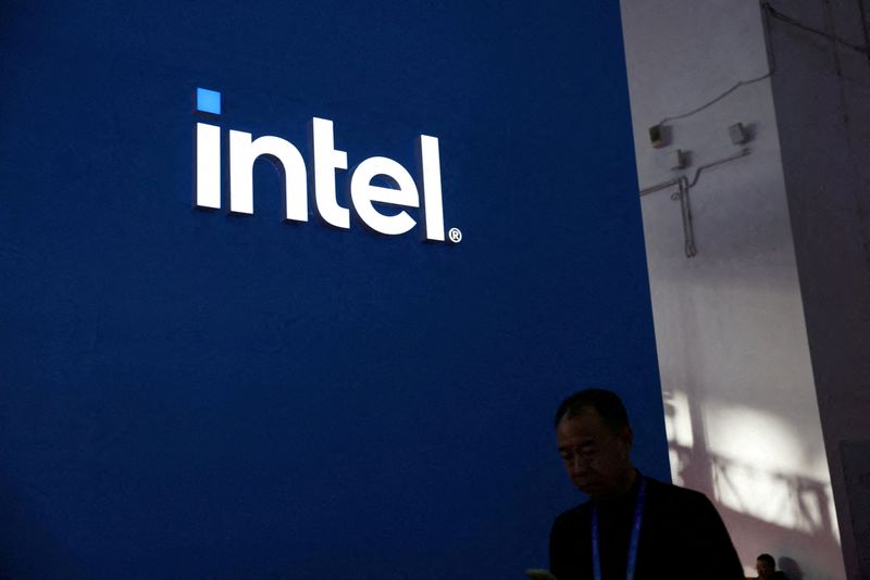 Los legisladores estadounidenses se indignaron después de que Huawei presentara una computadora portátil con un nuevo chip Intel AI