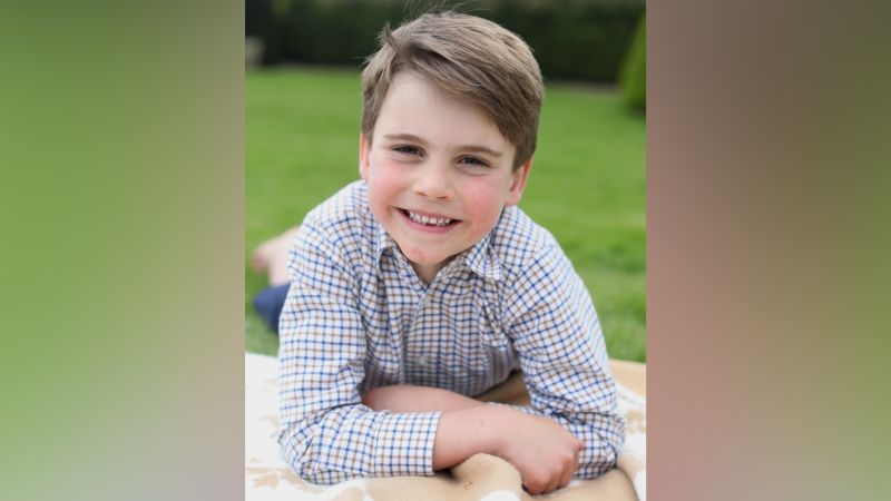 Se publica una foto del príncipe Luis con motivo de su sexto cumpleaños.