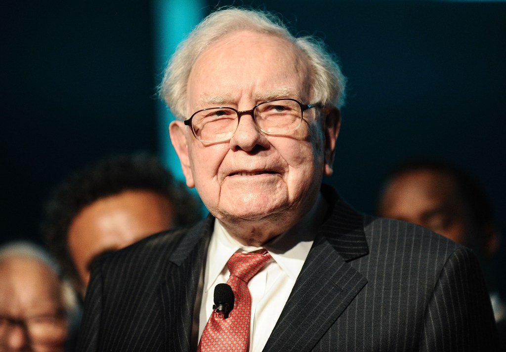 Warren Buffett dice que vendió todas sus acciones globales con una gran pérdida