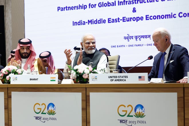 El príncipe heredero saudita Mohammed bin Salman Al Saud, izquierda, el primer ministro indio Narendra Modi, centro, y el presidente estadounidense Joe Biden asisten al evento de la Asociación para la Infraestructura y la Inversión Global el día de la cumbre del G20 en Nueva Delhi, India, el 9 de septiembre.  2023.