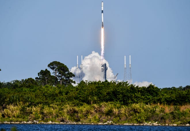 Un cohete SpaceX Falcon 9 despegó el 28 de abril desde la Estación de la Fuerza Espacial de Cabo Cañaveral con una carga útil de 23 satélites Starlink.