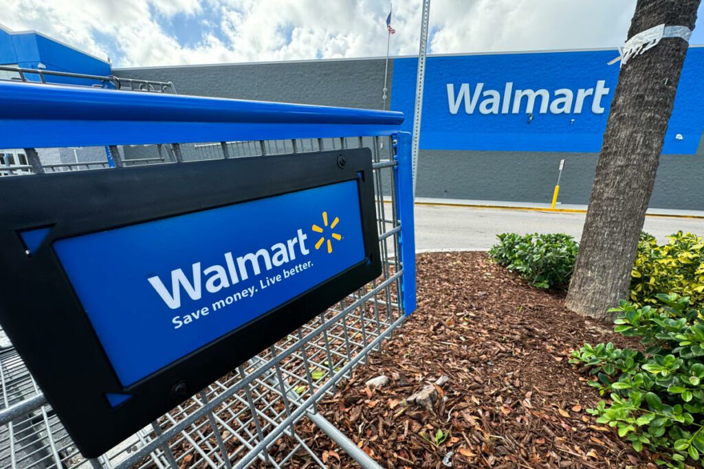 Las acciones de Walmart subieron después de que las ganancias superaran y el valor de mercado del minorista superó los 500 mil millones de dólares.