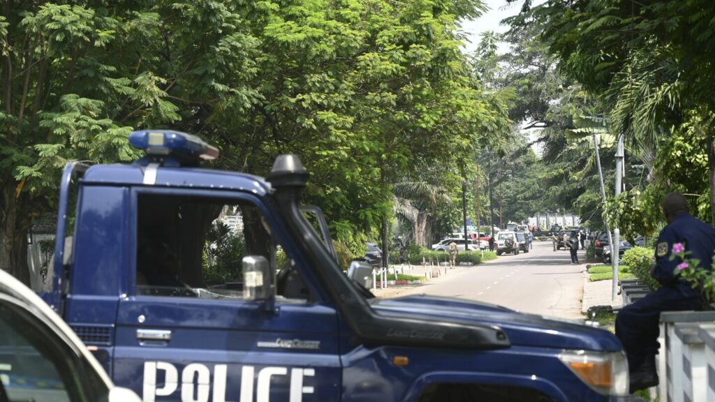 El ejército congoleño dice que frustró un intento de golpe.  Un opositor exiliado amenaza al presidente