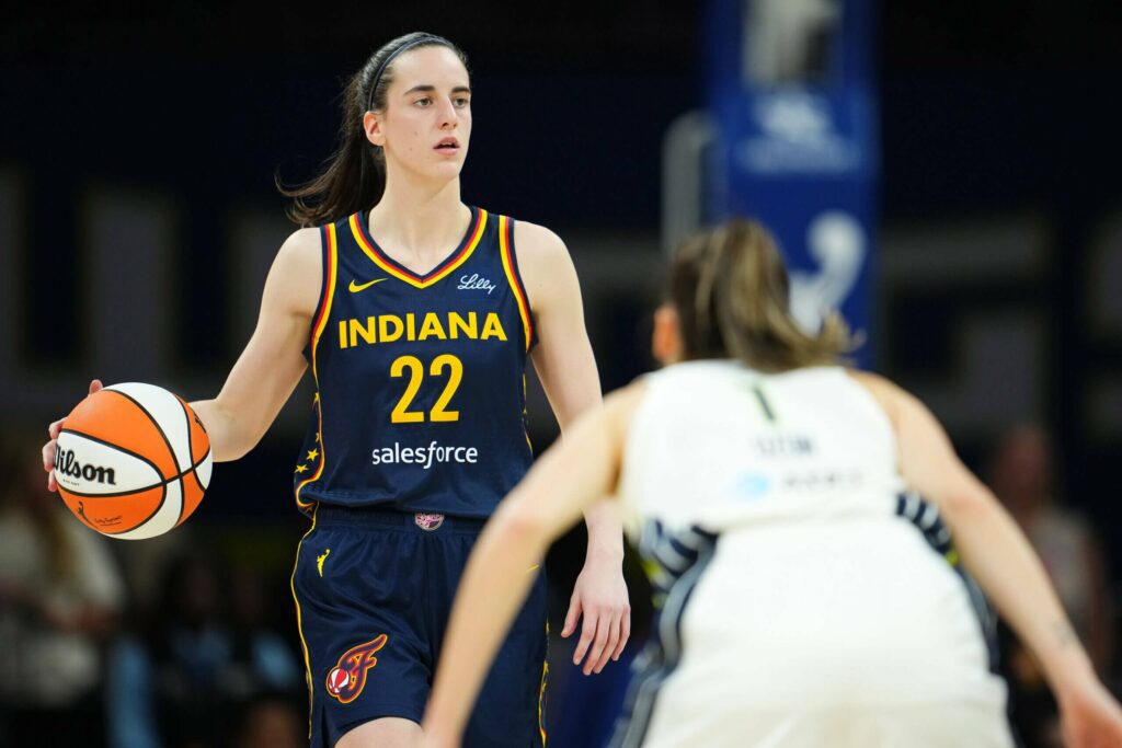 Kaitlyn Clark brilla en su debut de pretemporada en la WNBA mientras Indiana Fever cae ante Dallas Wings