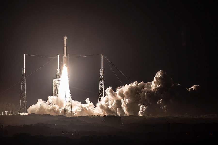 Un cohete ULA Atlas V despega del SLC-41 en la Estación de la Fuerza Espacial de Cabo Cañaveral