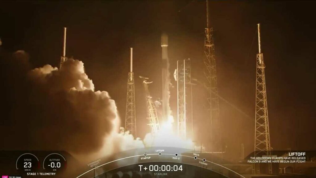 Un cohete SpaceX Falcon 9 lanzado el domingo con satélites Starlink