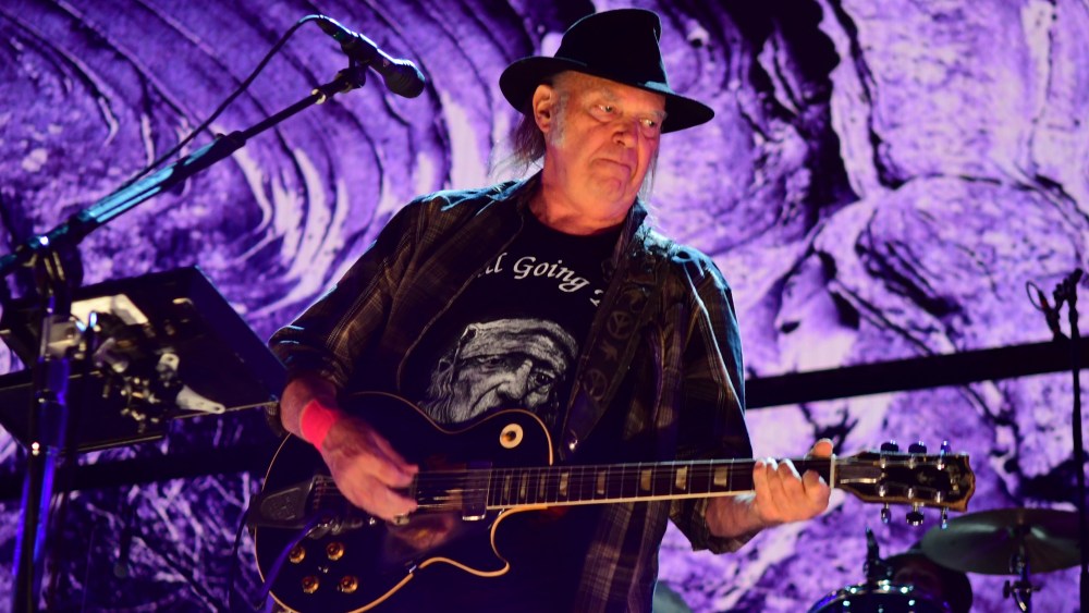 Neil Young cancela el resto de la gira Crazy Horse debido a una enfermedad de la banda