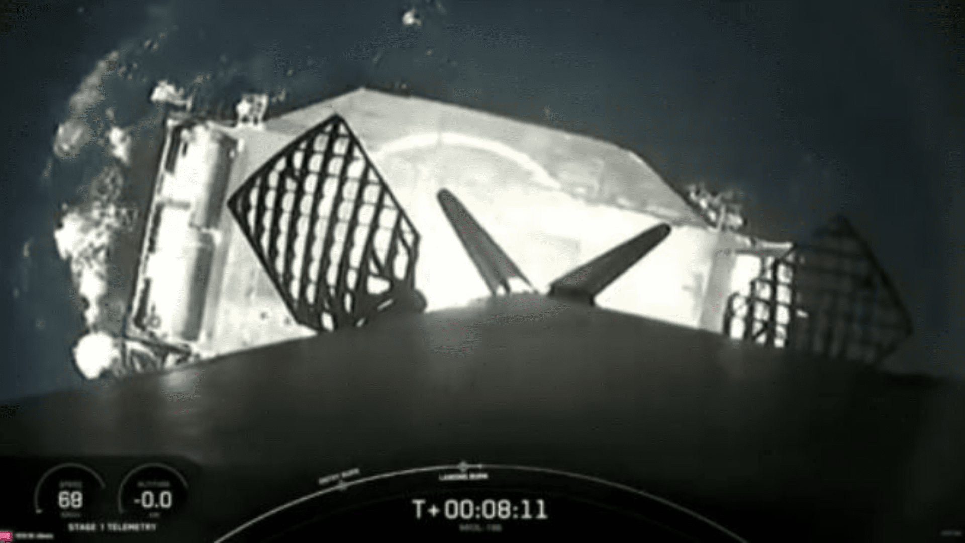 El cohete Falcon 9 de SpaceX regresó a la Tierra y realizó un aterrizaje de precisión en la nave espacial drone. 