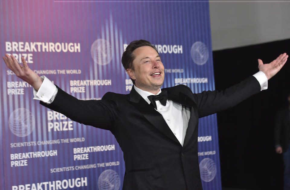 Elon Musk llega a la décima edición de los Breakthrough Awards el sábado 13 de abril de 2024 en el Academy of Motion Picture Museum de Los Ángeles.  (Foto de Jordan Strauss/Invision/AP)