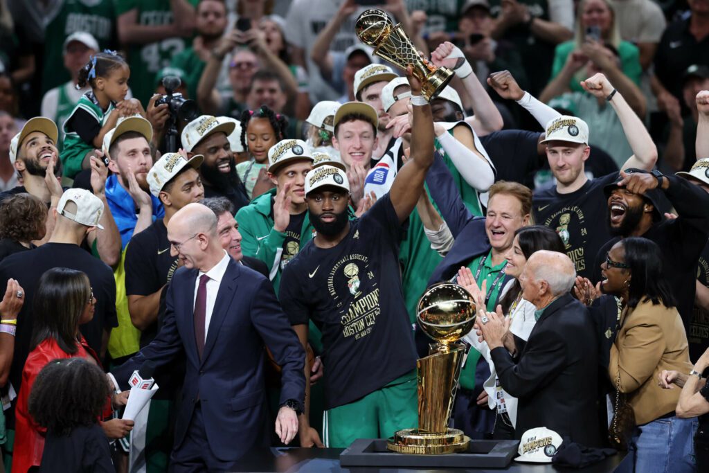 Jaylen Brown de los Celtics gana el premio al Jugador Más Valioso de las Finales de la NBA después de llevar a Boston a su primer campeonato desde 2008