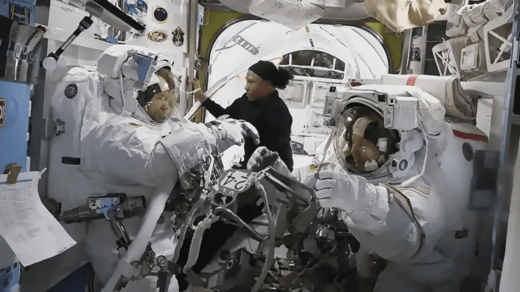 La situación de los trajes espaciales de la NASA a bordo de la Estación Espacial Internacional se está volviendo desoladora