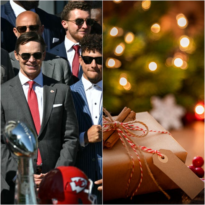 La foto de la izquierda muestra al mariscal de campo de los Kansas City Chiefs, Patrick Mahomes, y al presidente de los Kansas City Chiefs, Mark Donovan, durante una celebración para los Kansas City Chiefs, campeones del Super Bowl de 2024, en la Casa Blanca en Washington, D.C., el 31 de mayo de 2024. La foto de la derecha muestra una caja de regalo de Navidad marrón con un cartel en blanco sobre una mesa de madera rústica.