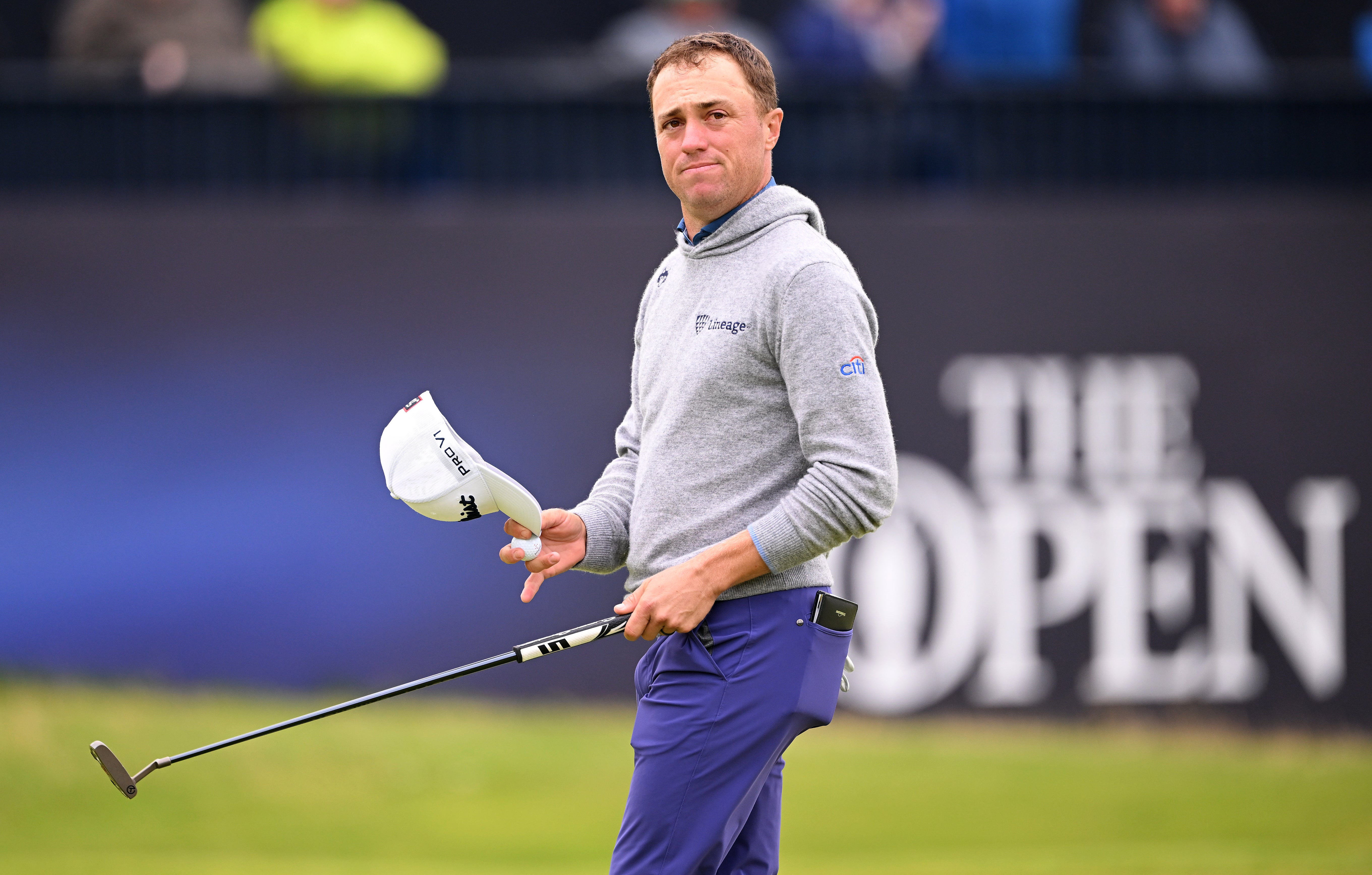 Justin Thomas anotó un 68, tres bajo par, en el día inaugural del torneo.