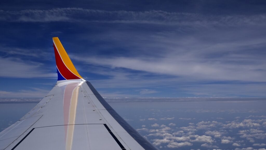 Latas de refresco explotan en vuelos de Southwest Airlines debido al calor extremo: NPR