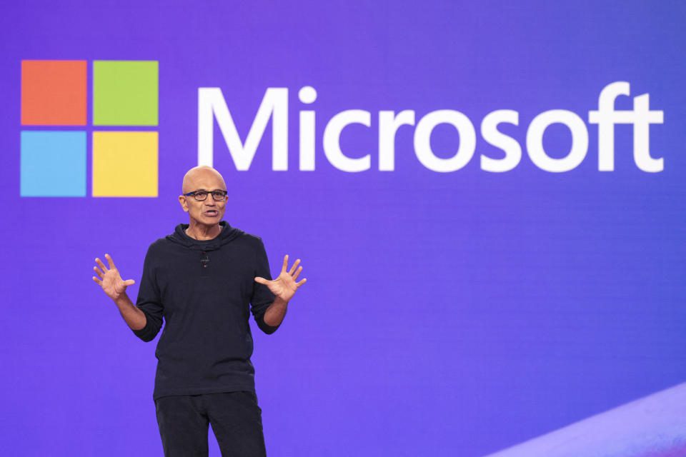 El director ejecutivo de Microsoft, Satya Nadella, habla durante la conferencia Microsoft Build en el Summit Building del Centro de Convenciones de Seattle en Redmond, Washington, el 21 de mayo de 2024. (Foto: Jason Redmond/AFP) (Foto: Jason Redmond/AFP vía Getty Images)