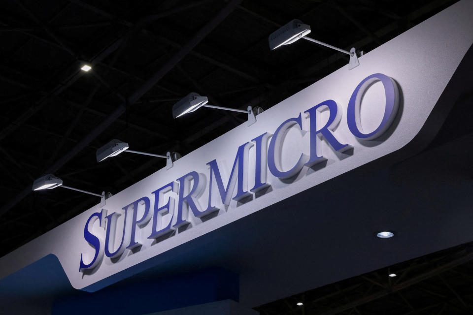 FOTO DE ARCHIVO: Logotipo de Super Microcomputer en Computex Taipei, una de las exposiciones de informática y tecnología más grandes del mundo, en Taipei, Taiwán, 30 de mayo de 2023. REUTERS/Ann Wang/File Photo