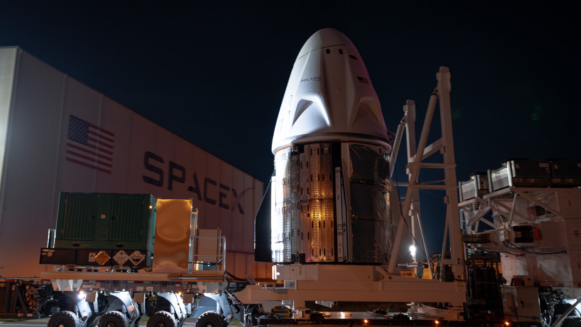 La cápsula SpaceX Crew Dragon para la misión especial Polaris Dawn ha llegado a su hangar de cohetes.