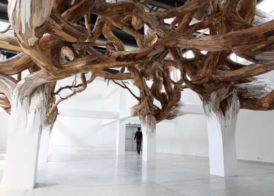 dezeen_baitogogo_henrique_oliveira_ss_3